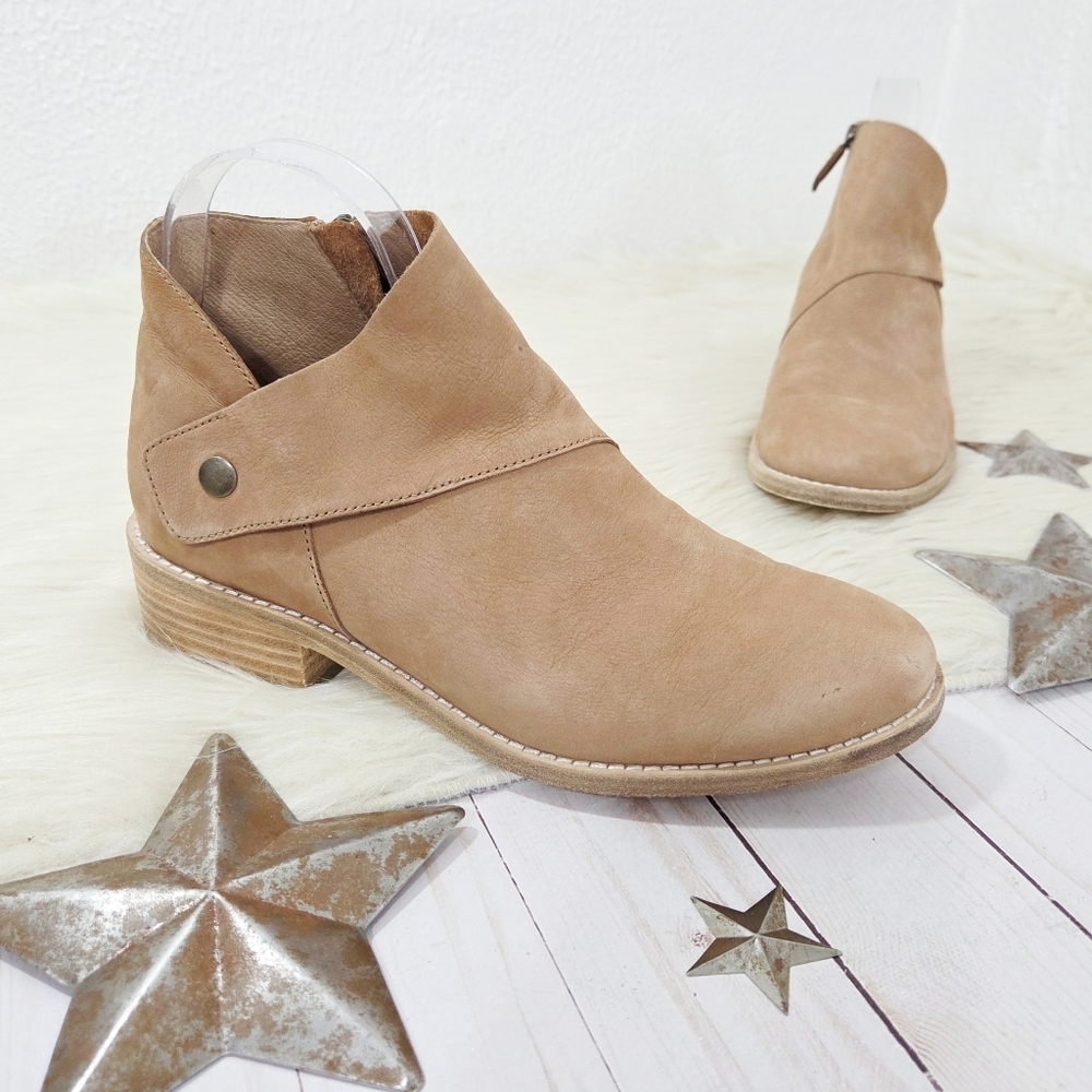 Eileen Fisher Billie Tumbled Nubuck Bootie Sand Tan Leather Boots Size 8